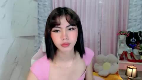 hottestdella69 online show from November 24, 2025, 3:34 pm