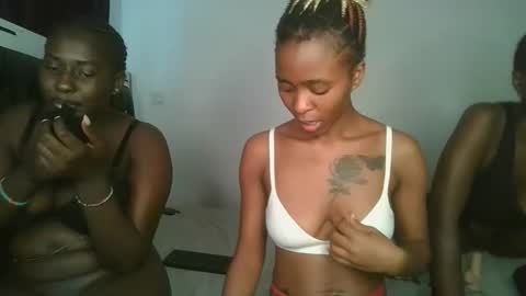 Snapshot of hottie_mistie chatting on May 6, 2026, 11:15 am hottie_mistie online show from May 6, 2026, 11:15 am