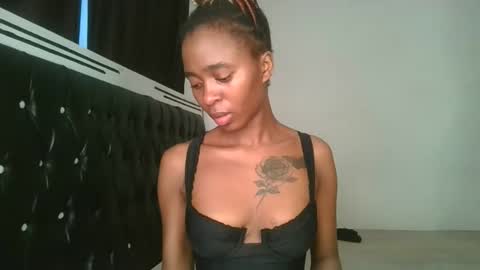 Snapshot of hottie_mistie chatting on May 17, 2026, 2:46 pm hottie_mistie online show from May 17, 2026, 2:46 pm