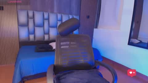Juls online show from May 4, 2026, 6:59 pm
