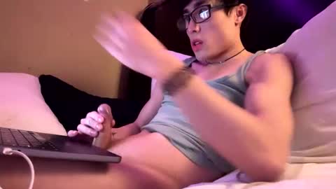 hottiewithabody101 online show from May 13, 2026, 2:25 pm