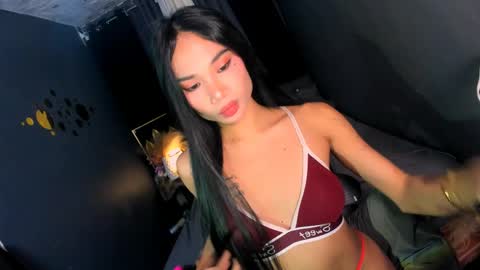 Hi i am Jane half vietnamese and half pinay and would like to meet good person here XOXO online show from May 26, 2026, 7:10 pm