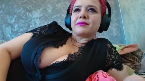 Snapshot of hotvany chatting on January 2, 2025, 10:58 am Goddess of  Luv online show from January 2, 2025, 10:58 am