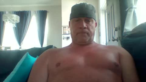 hotyummycock69 online show from April 17, 2026, 1:25 pm