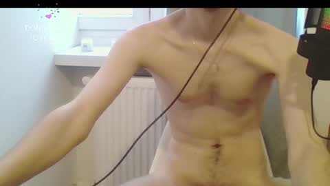 Snapshot of houdenni chatting on February 6, 2025, 2:26 pm twinkie online show from February 6, 2025, 2:26 pm