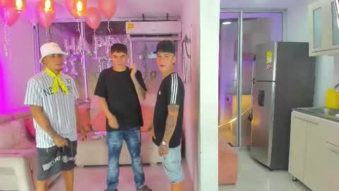 Snapshot of houseofwarrios chatting on November 8, 2025, 6:02 am we are Harry Jersi pablo and our mod talco online show from November 8, 2025, 6:02 am