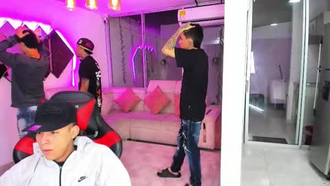 Snapshot of houseofwarrios chatting on November 22, 2025, 5:28 am we are Harry Jersi pablo and our mod talco online show from November 22, 2025, 5:28 am