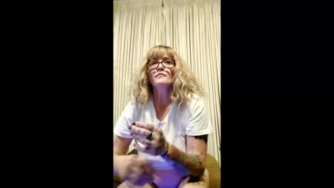 Snapshot of howdoyoulikeit87 chatting on May 22, 2026, 6:53 am howdoyoulikeit87 online show from May 22, 2026, 6:53 am