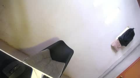 Snapshot of hugcock69_precious chatting on December 15, 2024, 7:02 am Precious online show from December 15, 2024, 7:02 am