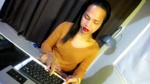 Snapshot of hugcock69_precious chatting on December 26, 2024, 10:16 am Precious online show from December 26, 2024, 10:16 am