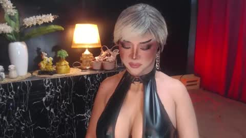 Snapshot of hugecockchristine chatting on July 10, 2026, 12:37 am Christine online show from July 10, 2026, 12:37 am