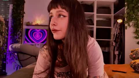 Snapshot of hugme_ chatting on March 24, 2026, 12:32 pm Mika online show from March 24, 2026, 12:32 pm