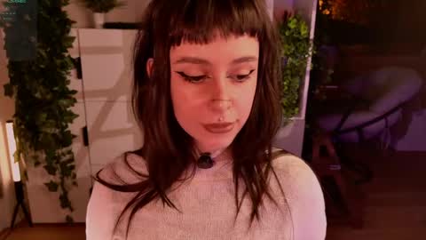 Snapshot of hugme_ chatting on April 12, 2026, 4:45 pm Mika online show from April 12, 2026, 4:45 pm