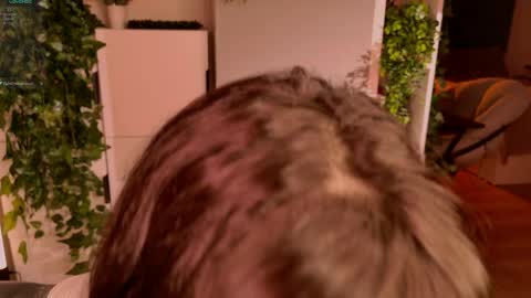 Snapshot of hugme_ chatting on April 15, 2026, 6:59 pm Mika online show from April 15, 2026, 6:59 pm