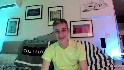 Snapshot of hugolandcam chatting on December 4, 2024, 9:02 pm Hugo online show from December 4, 2024, 9:02 pm
