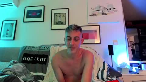 Snapshot of hugolandcam chatting on December 6, 2024, 11:47 pm Hugo online show from December 6, 2024, 11:47 pm