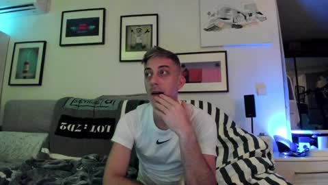 Snapshot of hugolandcam chatting on December 8, 2024, 8:36 pm Hugo online show from December 8, 2024, 8:36 pm