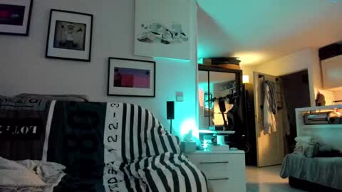 Snapshot of hugolandcam chatting on December 9, 2024, 9:26 pm Hugo online show from December 9, 2024, 9:26 pm