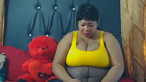 Snapshot of humongoustitss500929 chatting on September 15, 2025, 9:42 am humongoustitss500929 online show from September 15, 2025, 9:42 am