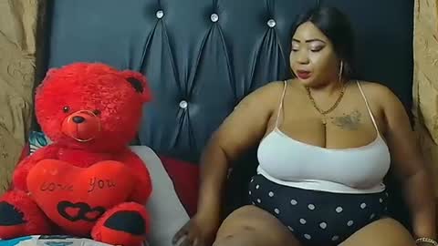 Snapshot of humongoustitss500929 chatting on October 18, 2025, 6:30 pm humongoustitss500929 online show from October 18, 2025, 6:30 pm