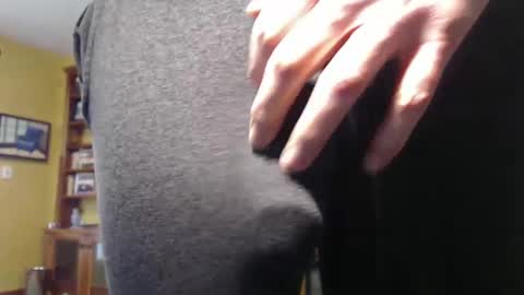 Big uncut cock dripping online show from February 17, 2025, 7:21 pm