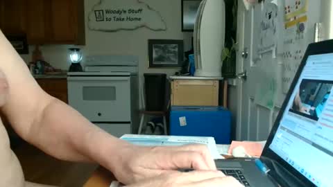 Snapshot of hunglikeahorse063790 chatting on April 21, 2026, 1:42 am hunglikeahorse063790 online show from April 21, 2026, 1:42 am