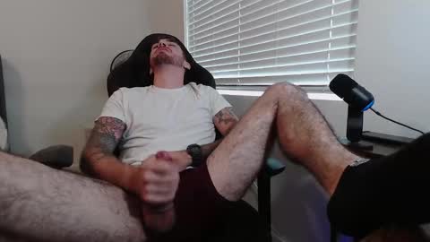 hungmtnman2256 online show from December 15, 2024, 4:59 pm