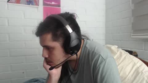 Snapshot of hungweeb chatting on February 16, 2025, 2:42 am Rod online show from February 16, 2025, 2:42 am