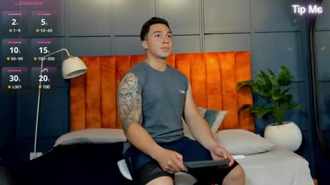 hunk_ryan online show from February 5, 2025, 3:20 pm