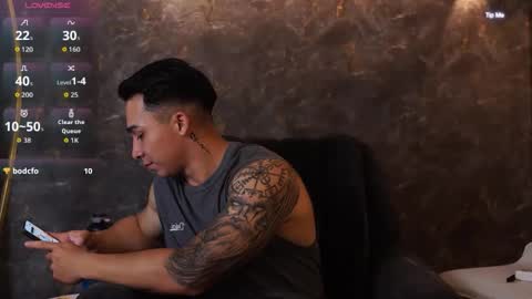 hunk_ryan online show from November 28, 2025, 2:20 pm