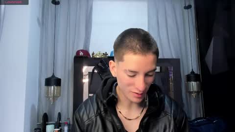 hunterheat_ online show from April 20, 2026, 12:19 pm