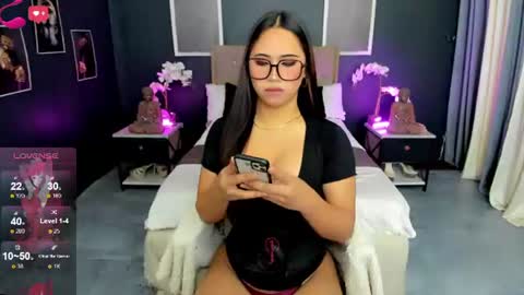 Snapshot of hunterxhuntress chatting on August 3, 2026, 10:32 am HELLO HANNAH IS BACK online show from August 3, 2026, 10:32 am