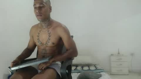 hunting_blondes online show from March 25, 2026, 10:05 pm