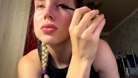 Gloria online show from November 23, 2025, 12:38 pm