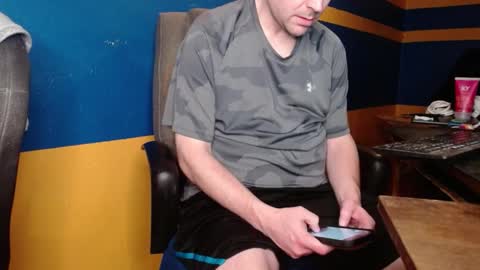 Snapshot of huskyguy chatting on December 16, 2024, 4:02 am Huskyguy online show from December 16, 2024, 4:02 am