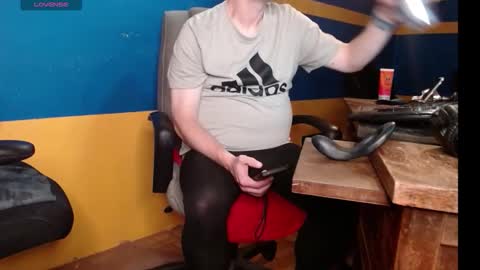 Huskyguy online show from October 27, 2025, 3:54 am