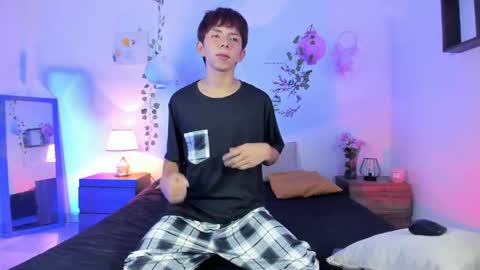 Son Hyunjin online show from April 24, 2026, 11:29 pm