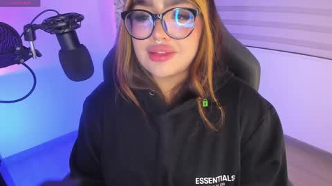 Ari online show from April 22, 2026, 2:03 am
