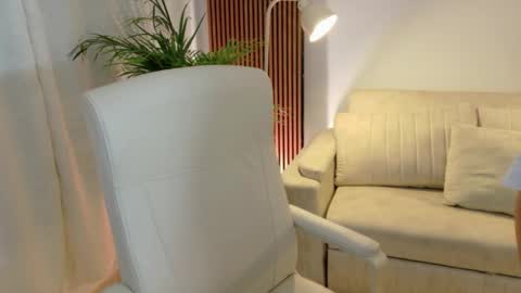 iam__zara online show from May 11, 2026, 8:50 pm