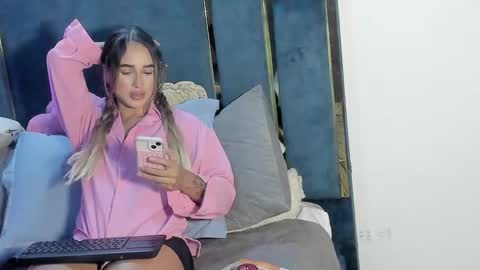 Snapshot of iam_brina04 chatting on October 15, 2025, 10:54 pm Brina online show from October 15, 2025, 10:54 pm