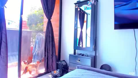 iam_your_fantasy online show from February 16, 2026, 7:32 pm