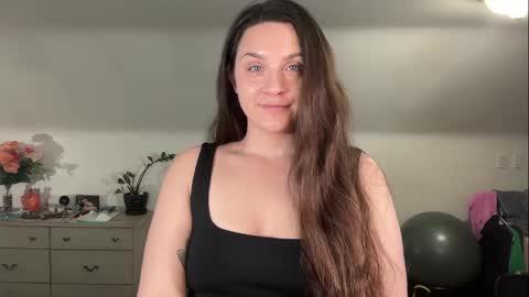 Crystal online show from March 28, 2026, 6:13 am