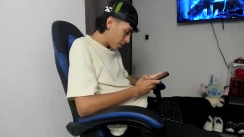 Snapshot of iammaik chatting on May 13, 2026, 8:27 pm iammaik online show from May 13, 2026, 8:27 pm