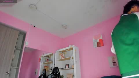 IAN CASTILLO online show from December 17, 2025, 11:16 am