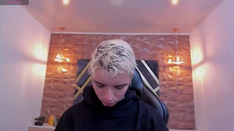 IAN CASTILLO online show from February 19, 2026, 11:17 am