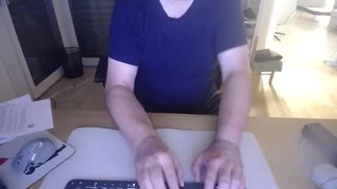 iandy12 online show from September 21, 2025, 9:27 pm