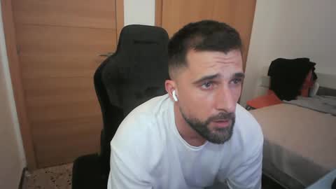 Snapshot of iberian_macho chatting on October 11, 2025, 9:35 pm iberian_macho online show from October 11, 2025, 9:35 pm
