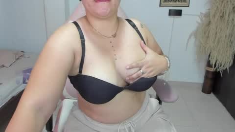 Snapshot of ibeth_diaz chatting on April 14, 2026, 12:11 pm ibeth_diaz online show from April 14, 2026, 12:11 pm