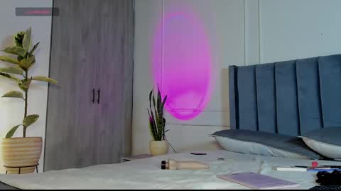 Crystall online show from October 5, 2025, 5:28 am