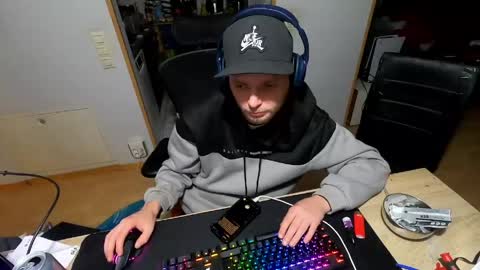 ich7722 online show from April 14, 2026, 2:06 am